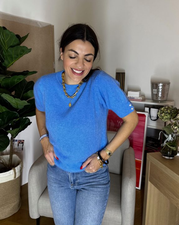 Kurzarm blauer Strick-Pullover
