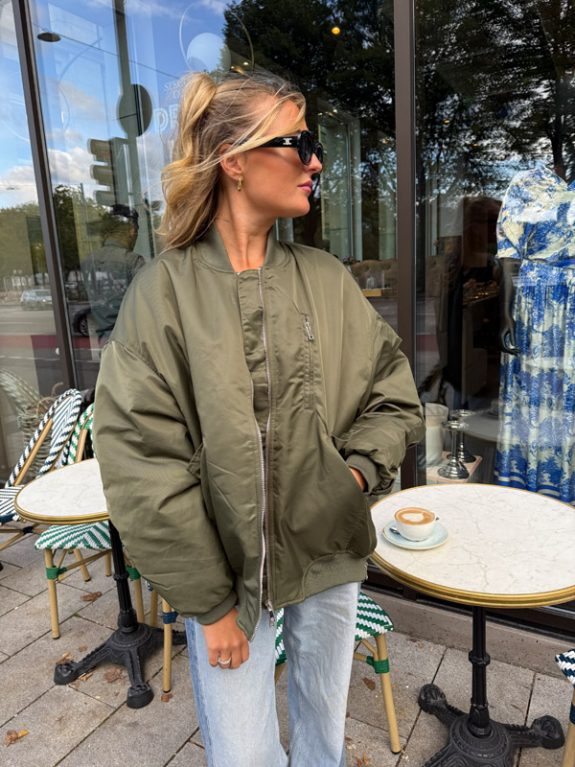 Oversized Bomberjacke in Khaki
