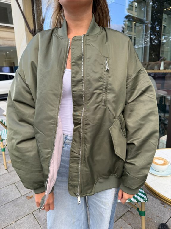 Oversized Bomberjacke in Khaki – Bild 2