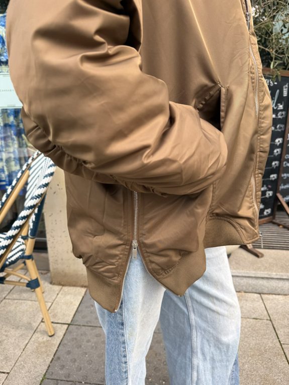 Oversized Bomberjacke in Hellbraun – Bild 4
