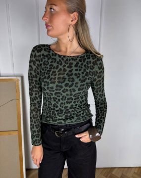Leo Langarmshirt in Waldgrün mit Leo-Print