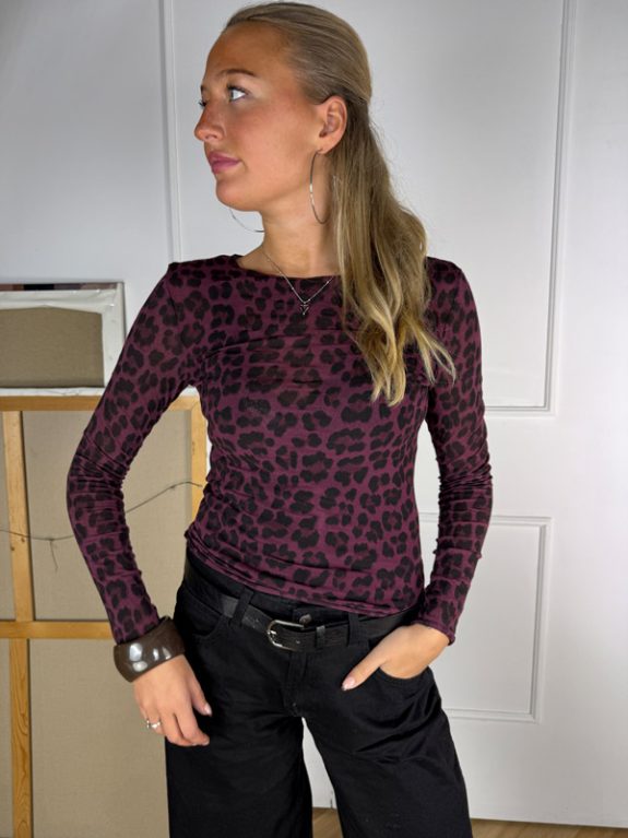 Leo Langarmshirt in Bordeaux mit Leo-Print