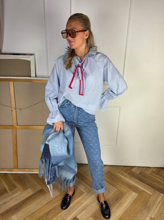 Elegante Langarm-Schluppenbluse in Hellblau-Weiß gestreift