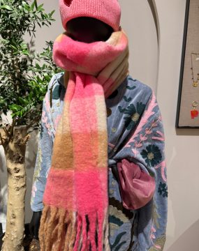 Großer Karoschal in Rosa  und Beige mit Fransen