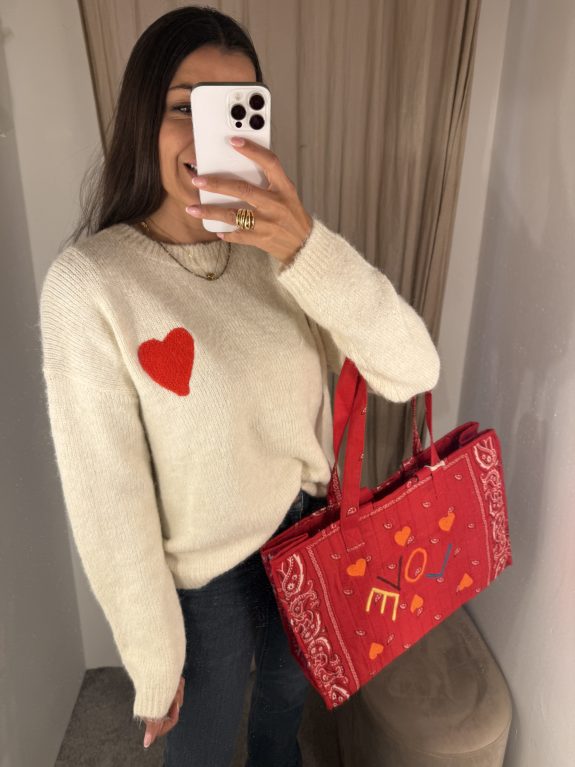 Pullover in Off-White mit Herz & Statement-Stickerei – Bild 2