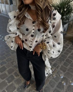 Pünktchen Bluse mit Schal