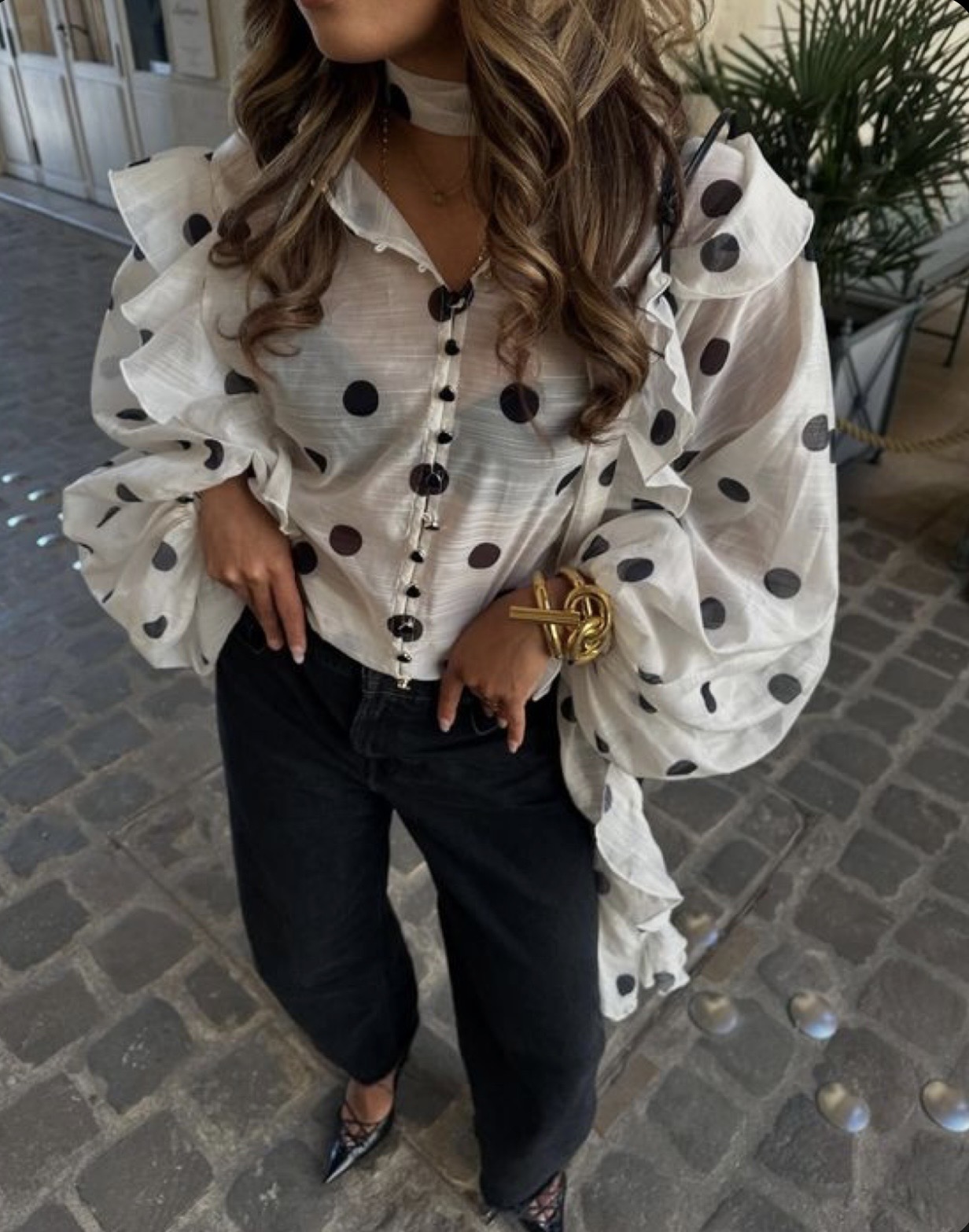 Pünktchen Bluse mit Schal