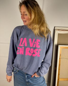 La vie en rose Sweater – Dunkelblau mit pinker Aufschrift